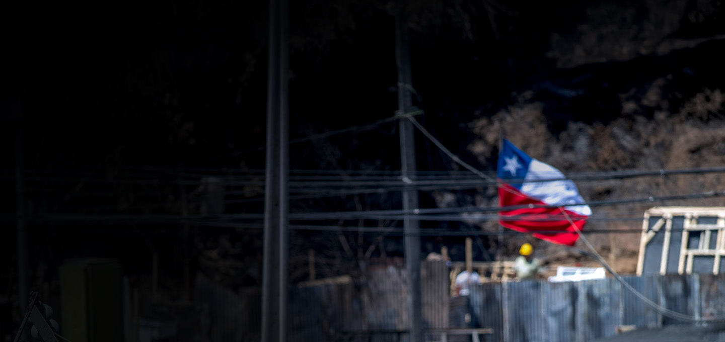 Bandera chilena flameando