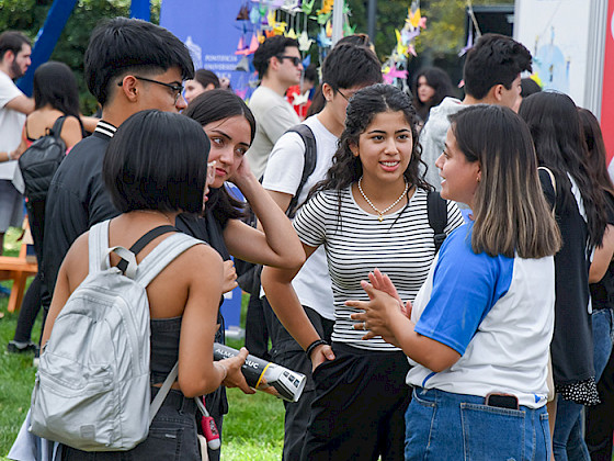 Estudiantes en la Bienvenida Novata