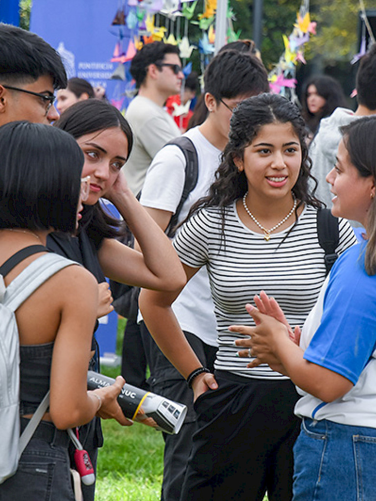 Estudiantes en la Bienvenida Novata