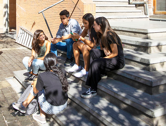 Estudiantes en el patio