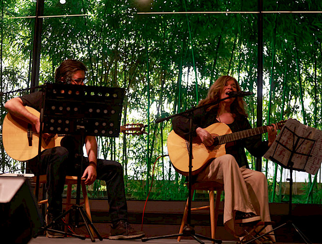 Cierre musical a cargo de Tita Parra y Manuel Meriño.