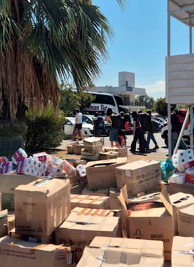 Cajas con suministros