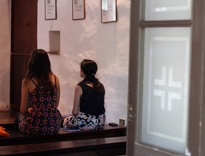 Mujeres en una capilla