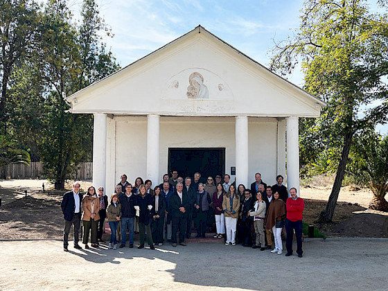 Delegación de Friends UC junto a autoridades de la Universidad.