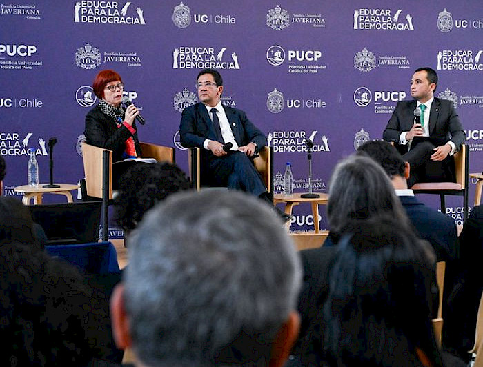 imagen correspondiente a la noticia: "Expertos analizan cómo la desinformación, la violencia y la polarización desafían a la democracia"