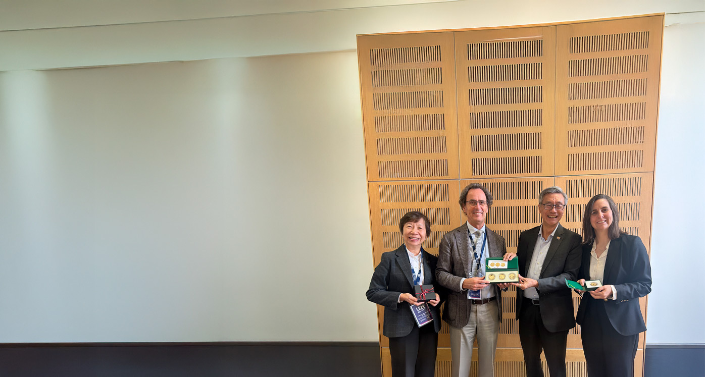 El rector Juan Carlos de la Llera junto a autoridades universitarias.