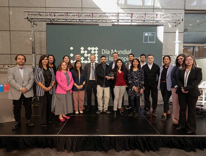 Equipo de la Dirección de Transferencia y Desarrollo junto al Prorrector de Gestión Institucional Francisco Gallego.