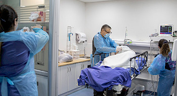 Profesionales de la salud trabajando