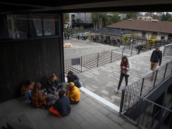 Estudiantes en el patio