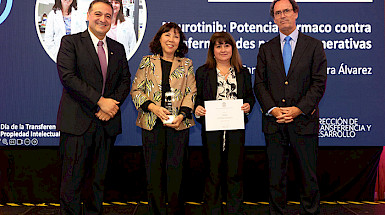 Rector Juan Carlos de la Llera, Alejandra Álvarez, Silvana Zanlungo y Álvaro Ossa.