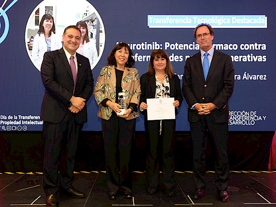Rector Juan Carlos de la Llera, Alejandra Álvarez, Silvana Zanlungo y Álvaro Ossa.