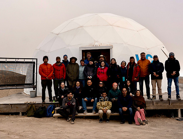 Grupo de investigadores en Estación Atacama UC Alto Patache.
