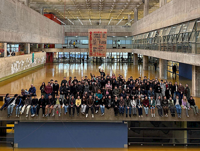 El grupo de estudiantes en la Facultad de Arquitectura y Urbanismo de la Universidad de São Paulo. 
