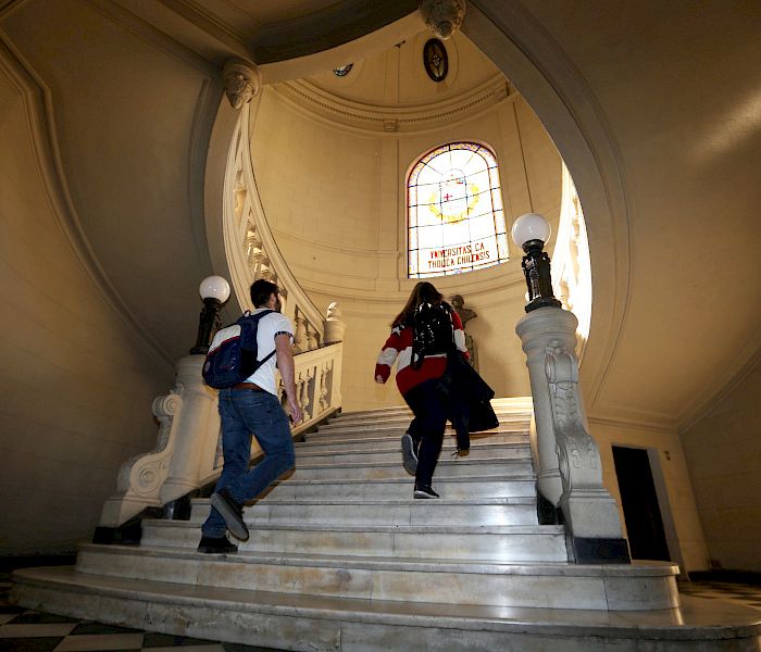 The stained glass of the landing of the main staircase was inaugurated in 1931. - Photo by Karina Fuenzalida