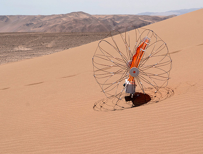 The rover in the dunes