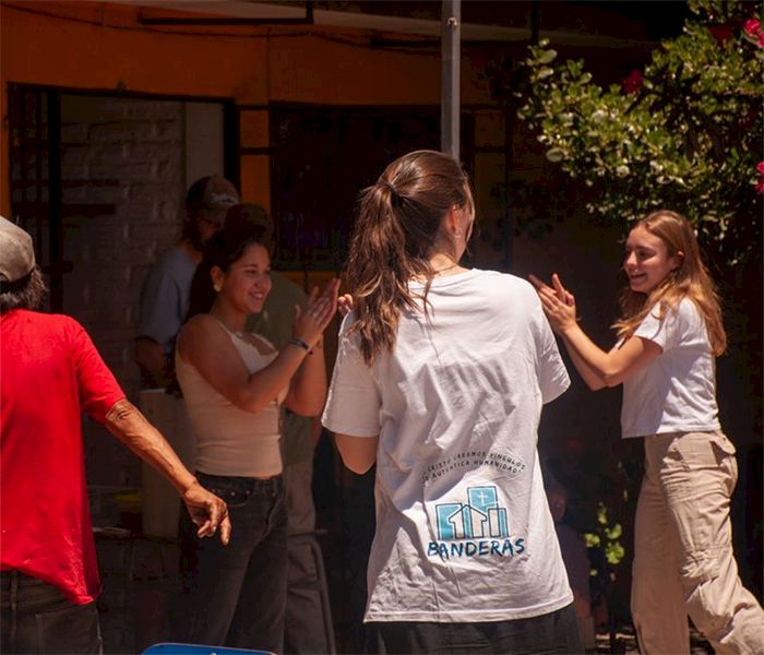 Voluntarios de Banderas UC