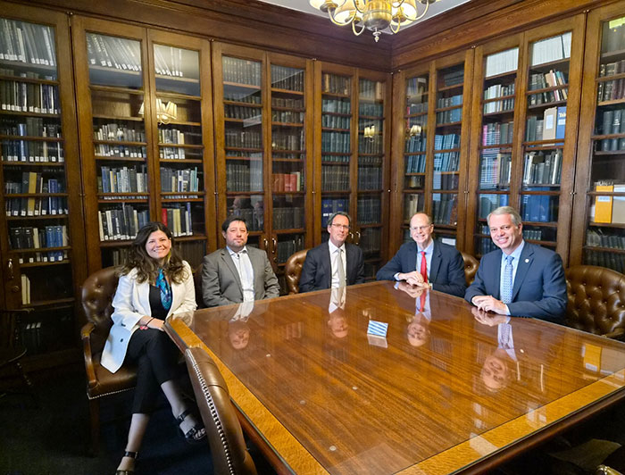 Isabel Alarcón, Mario Ponce, Marcos Mandojana, Paul Simons and President Juan Carlos de la Llera