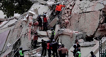 Edificio destruído tras terremoto en Venezuela