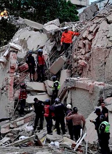 Edificio destruído tras terremoto en Venezuela