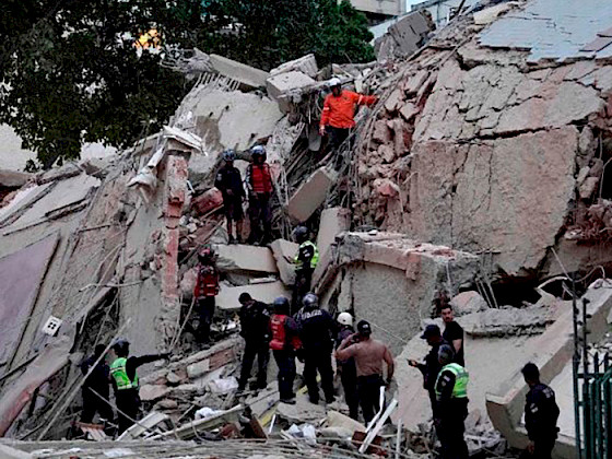 Edificio destruído tras terremoto en Venezuela