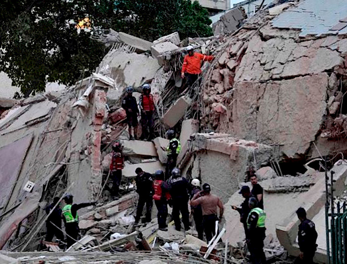 Edificio destruído tras terremoto en Venezuela
