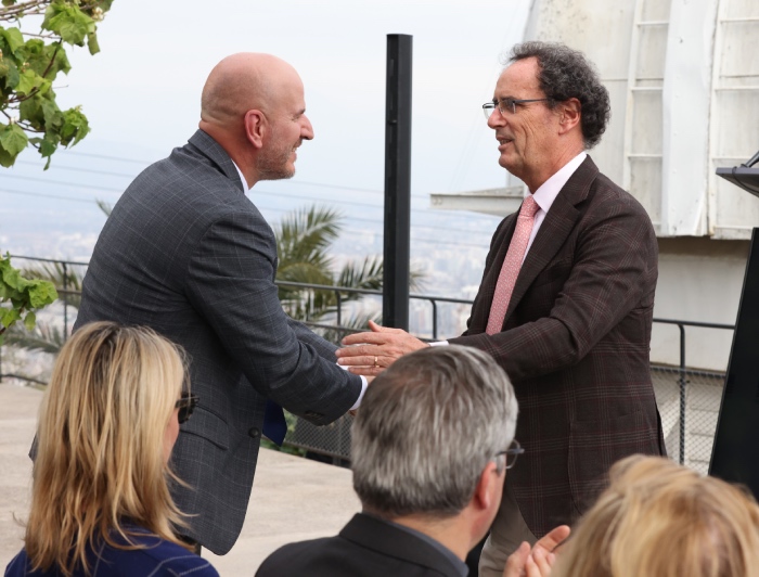 El embajador Brandon Judd y el rector Juan Carlos de la Llera.