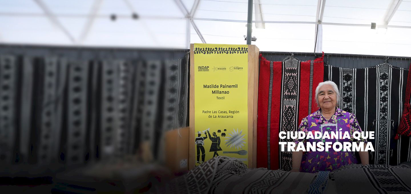 Artesana en la Muestra Internacional de Artesanía UC