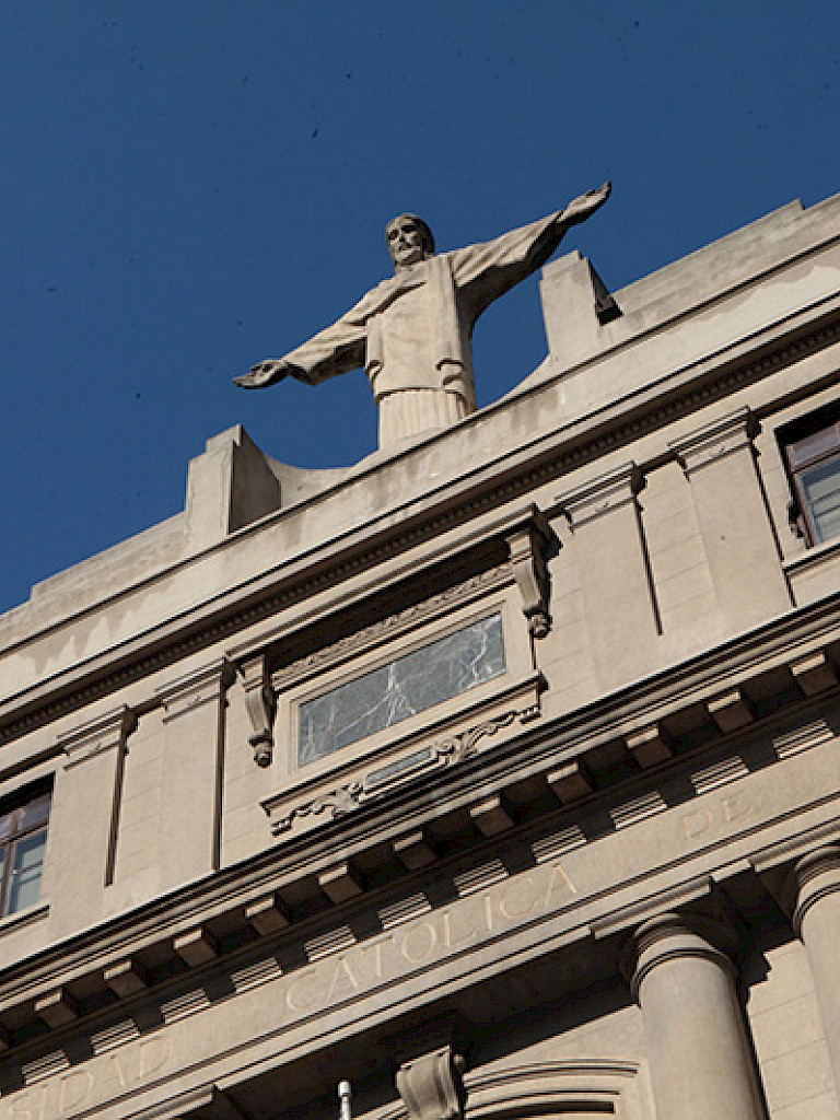 Fachada Casa Central UC