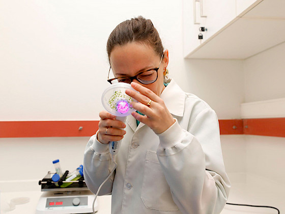 Investigadora en laboratorio