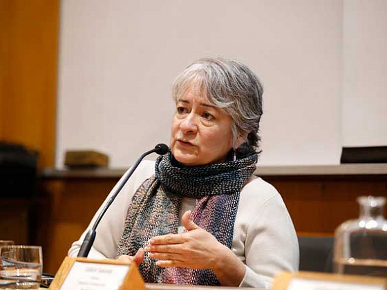 En la fotografía, la profesora Saucedo también se refirió a nuevas normativas que regulan el ingreso de hijos de migrantes.