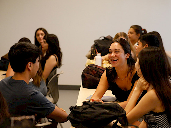 Estudiantes en una sala de clases