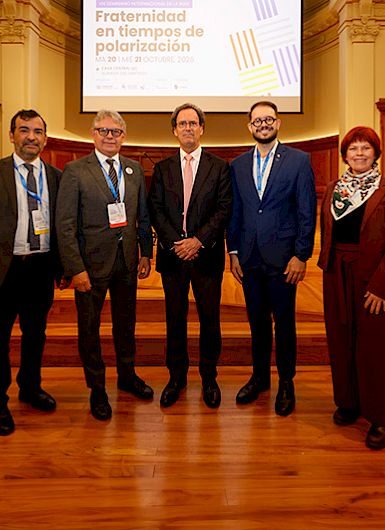 Autoridades y expositores seminario sobre fraternidad