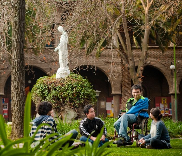 El campus ha ido adaptando sus accesos y dependencias para ser cada vez más inclusivos. - Foto Álvaro de la Fuente