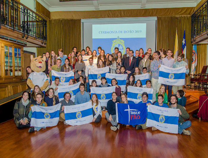 Fotografía de representantes de las iniciativas que participarán en los trabajos voluntarios de invierno 2019.