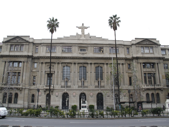 Fachada del campus Casa Central.