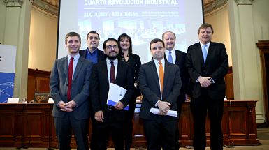 Los investigadores de Clapes UC en la presentación del estudio sobre mercado chileno.