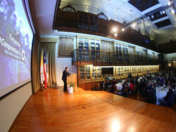 El rector Ignacio Sánchez en la actividad "Compromiso país".