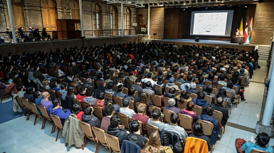 Uno de los eventos principales fue la visita del célebre físico estadounidense Kip Thorne. Más de 800 personas, principalmente familias y niños, vinieron a conocer a este referente mundial, se fotografiaron con él y conocieron más sobre los eclipses, agujeros negros y ondas gravitacionales.