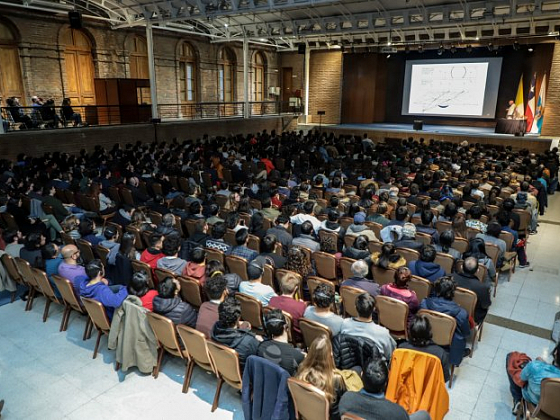 Uno de los eventos principales fue la visita del célebre físico estadounidense Kip Thorne. Más de 800 personas, principalmente familias y niños, vinieron a conocer a este referente mundial, se fotografiaron con él y conocieron más sobre los eclipses, agujeros negros y ondas gravitacionales.
