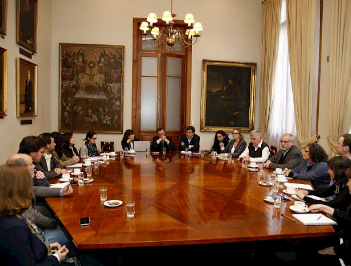 En la imagen, la "Comisión mujer y academia" durante una de sus sesiones en 2018.