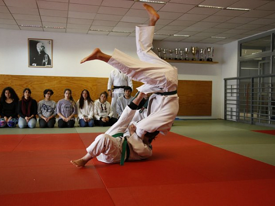Estudiantes practicando Judo. Al menos cuatro cursos de artes marciales tendrá este segundo semestre de 2019 para los estudiantes.