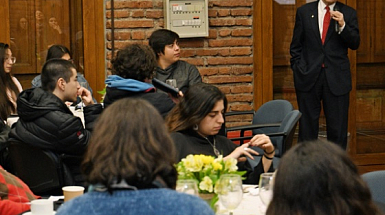 El rector Ignacio Sánchez junto a los representantes estudiantiles, en la jornada organizada por la Dirección de Asuntos Estudiantiles.