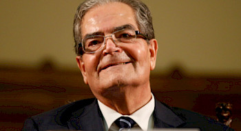 El profesor emérito Pedro Morandé, en la ceremonia de entrega del grado honorífico Doctor Scientiae et Honoris Causa.