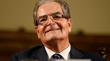 El profesor emérito Pedro Morandé, en la ceremonia de entrega del grado honorífico Doctor Scientiae et Honoris Causa.