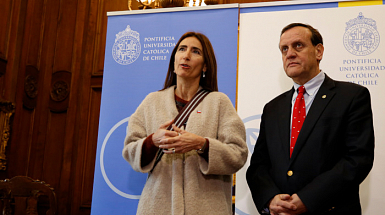 El rector Ignacio Sánchez junto a la Ministra de Medio Ambiente Carolina Schmidt.