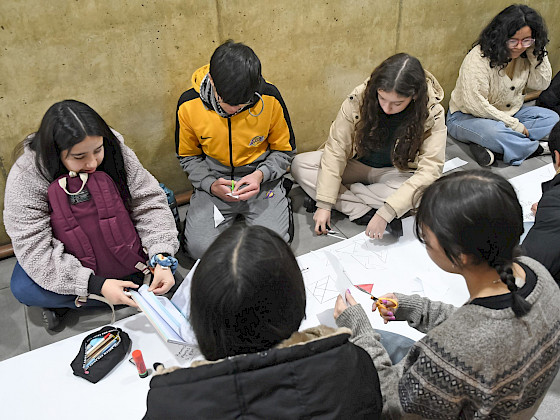 Grupo de estudiantes en clases