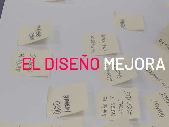 Imagen que es un recorte de un video donde se visualizan distintos post-its con objetivos de empresa.