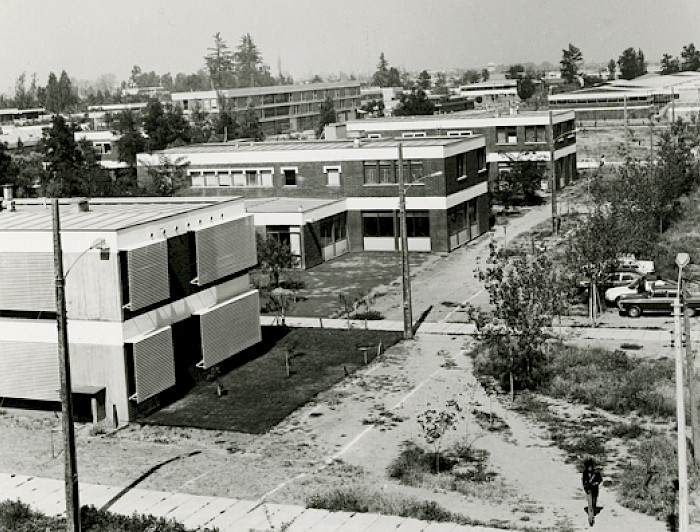 Imagen histórica del campus San Joaquín en los años 70. Fotografía archivo de Hans Muhr.