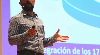 El director del Centro de Cambio Global UC, Sebastián Vicuña, en su charla.