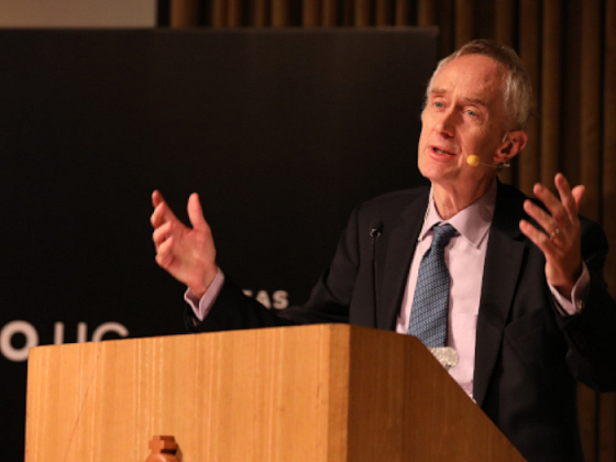 Sir Michael Barber es experto en efectividad del gobierno, asesor de distintos países en gestión e implementación de políticas públicas y fundador de la Delivery Unit del ex primer ministro Tony Blair.